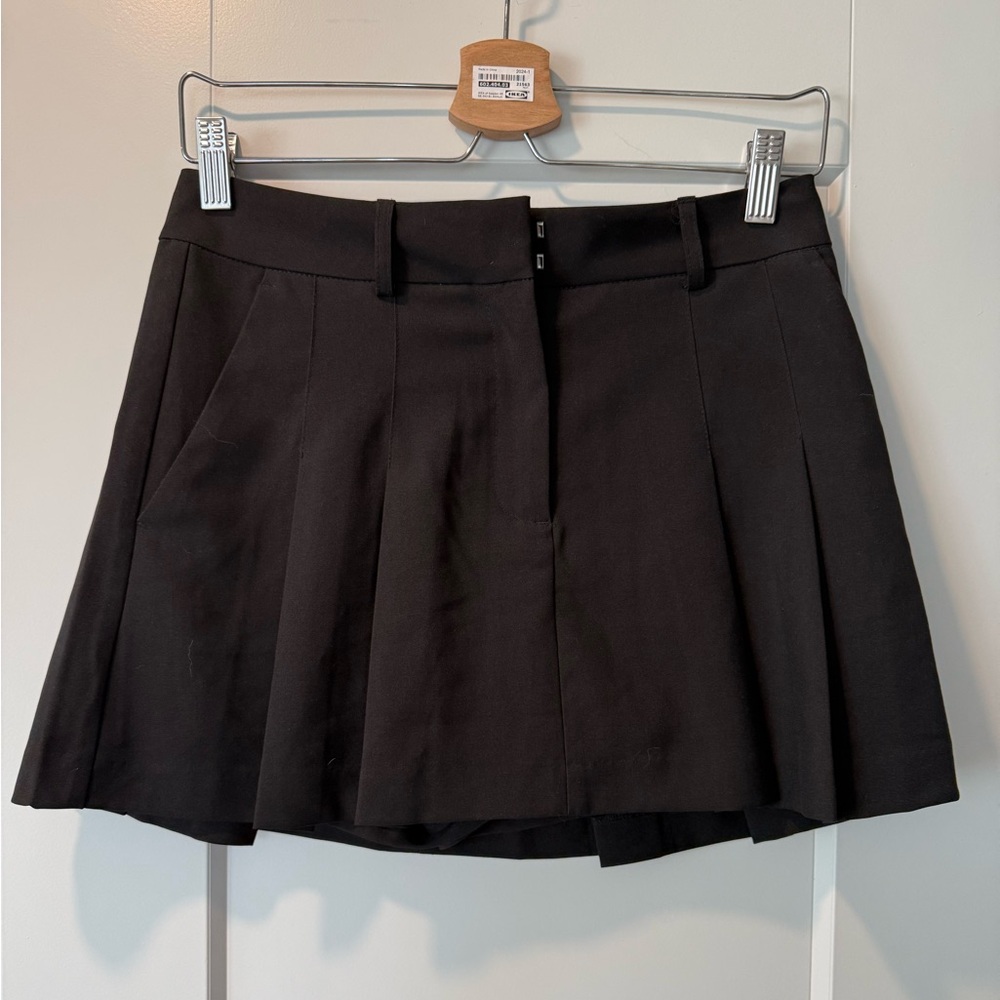 Dynamite Black Pleated Mini Skort